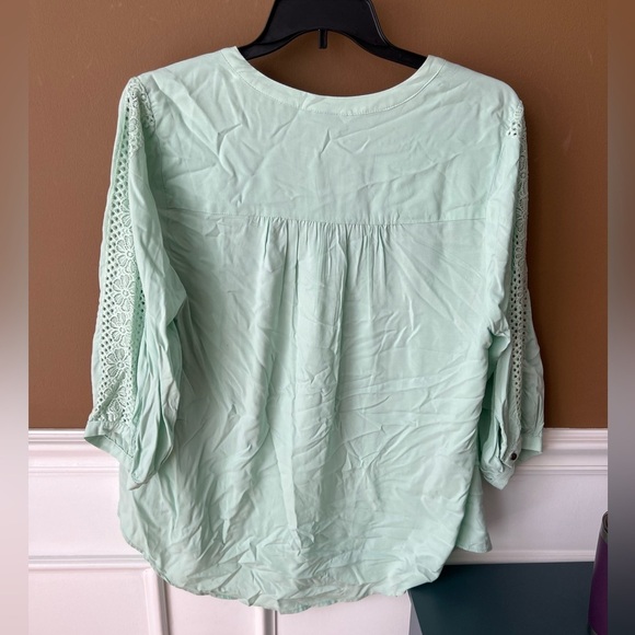Torrid Mint Green Challis V-Neck Blouse with Embroidered Sleeves Size 2X - Picture 7 of 9